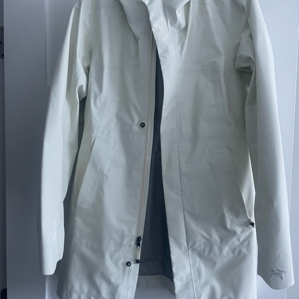 Arc'teryx Women's White Waterproof Rain Jacket